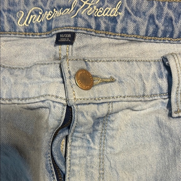 Universal Thread Light Wash Jean Shorts - Picture 6 of 7
